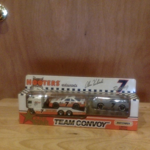 Nascar Hooters Alan Kulwicki #7 Team Convoy Limited Edition - Picture 1 of 1